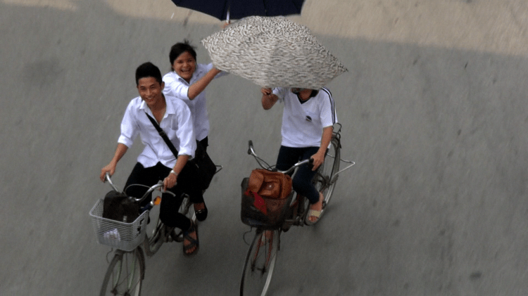 swapping umbrellas on bikes hanoi